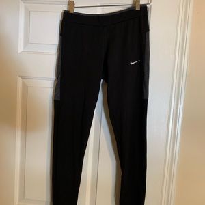 Nike leggings size L but fit like an M